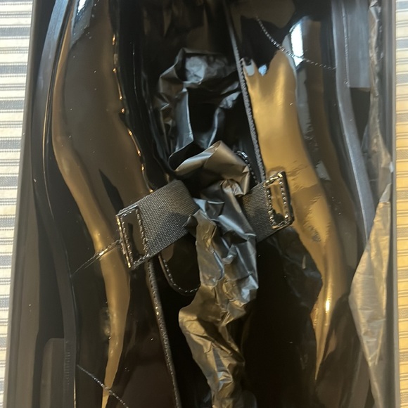 Shoe - Picture 4 of 5